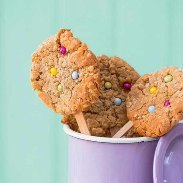 Apple and Oaty Biscuit Lollies