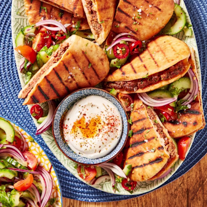 Spiced stuffed pitta breads