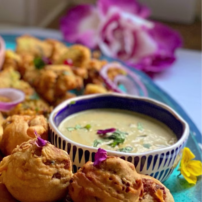 mint and chilli chutney dip garnished with coriander