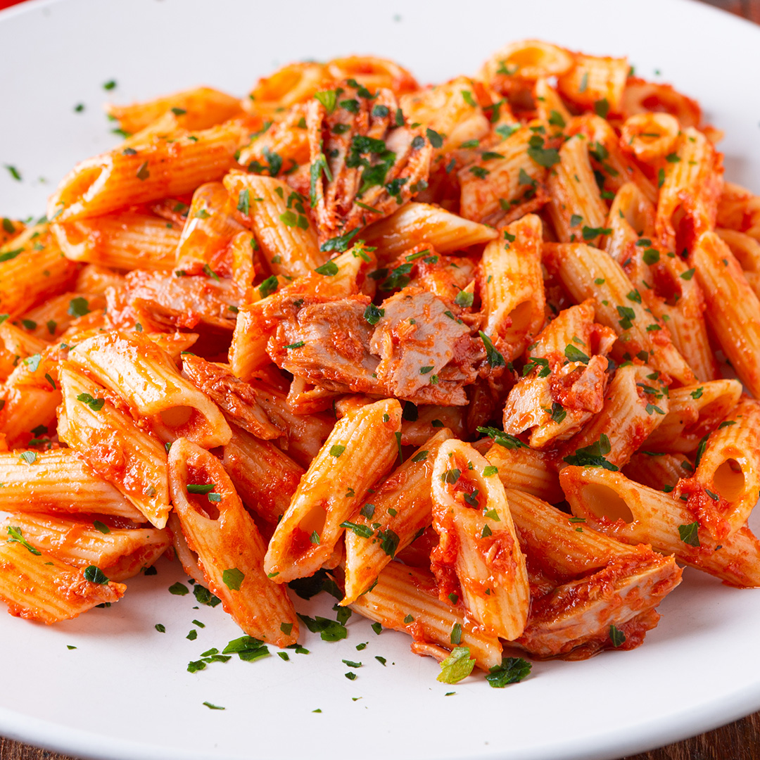 tomato based tuna and pea pasta dish