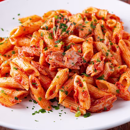 tomato based tuna and pea pasta dish