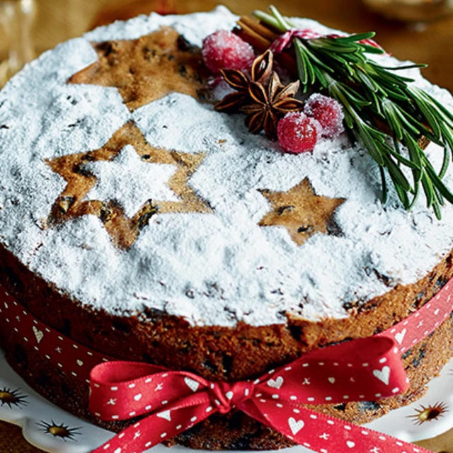 Easy Five Ingredient Christmas Cake