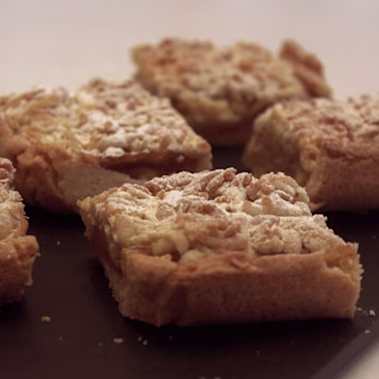 Polish Apple Cake – Szarlotka