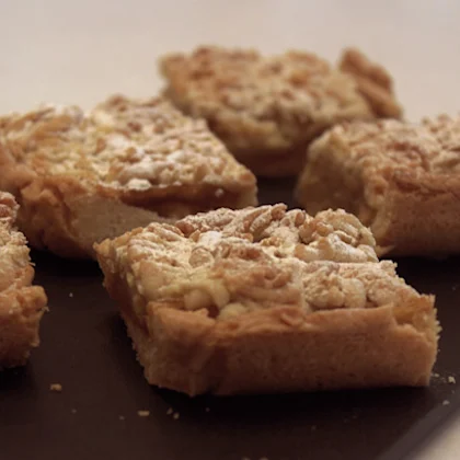 Polish Apple Cake – Szarlotka