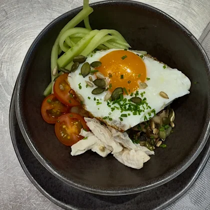 savoury porridge topped with fried egg and veg