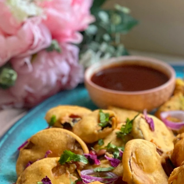 tamrind chutney with fritters