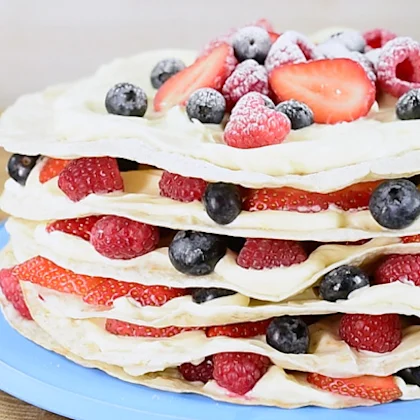Berry Wrap Cake with Lemon Filling