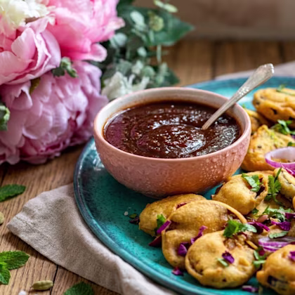 tamrind chutney with fritters