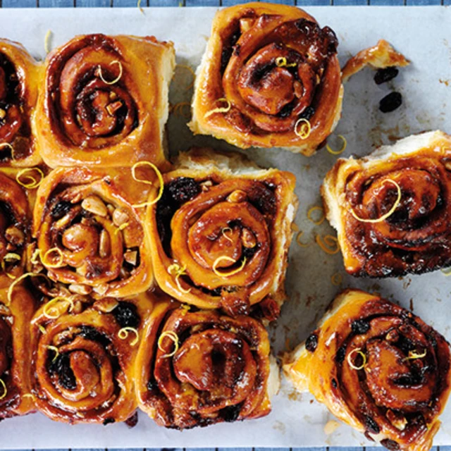 Easter Simnel Swirl Buns