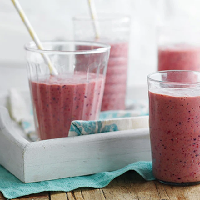 Avocado and Red Berry Smoothie