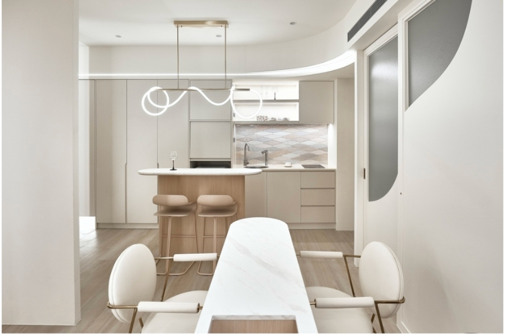 奶油風廚廳：機能與美感的極簡融合