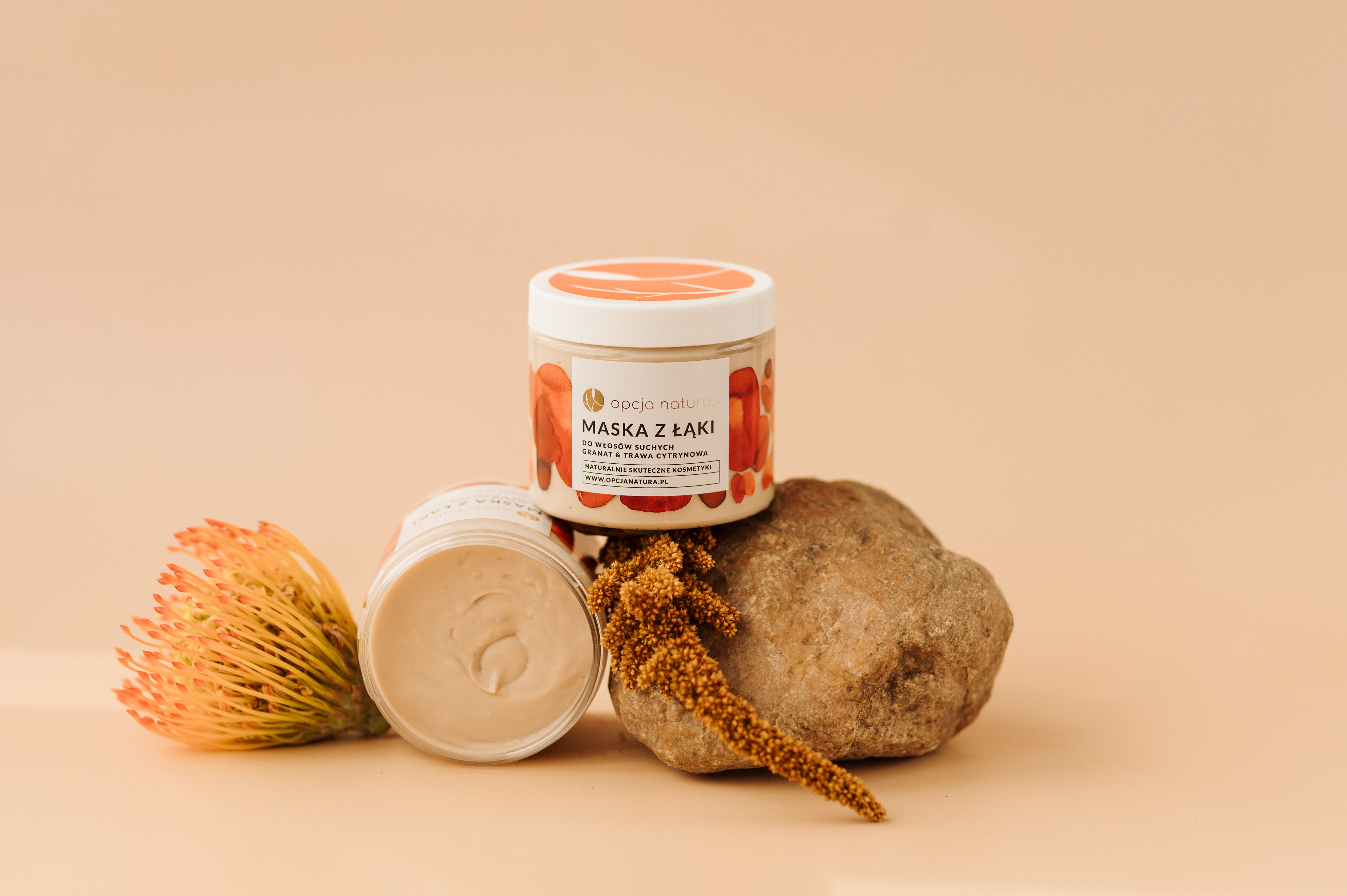 Jak naturalnie odżywić suche włosy?