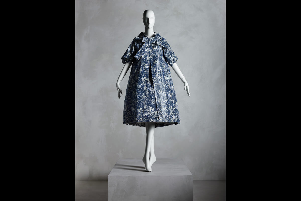 in-persuit-fashion-met-museum-ues-manhattan-nyc-6-ensemble-yvessaintlaurentfordior,springsummer1958