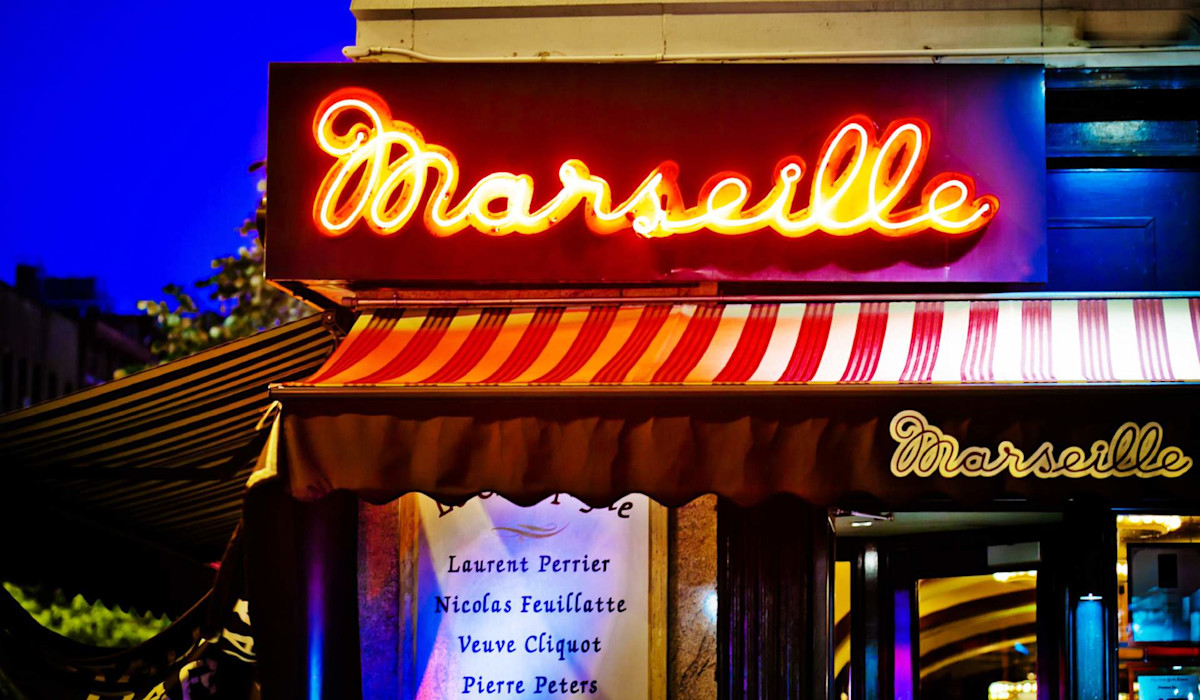 Dish or dining room at Marseille