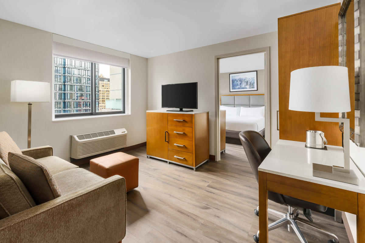 Double-Tree- 1Bed-Suite-Chelsea-Manhattan-nyc-courtesy.jpg