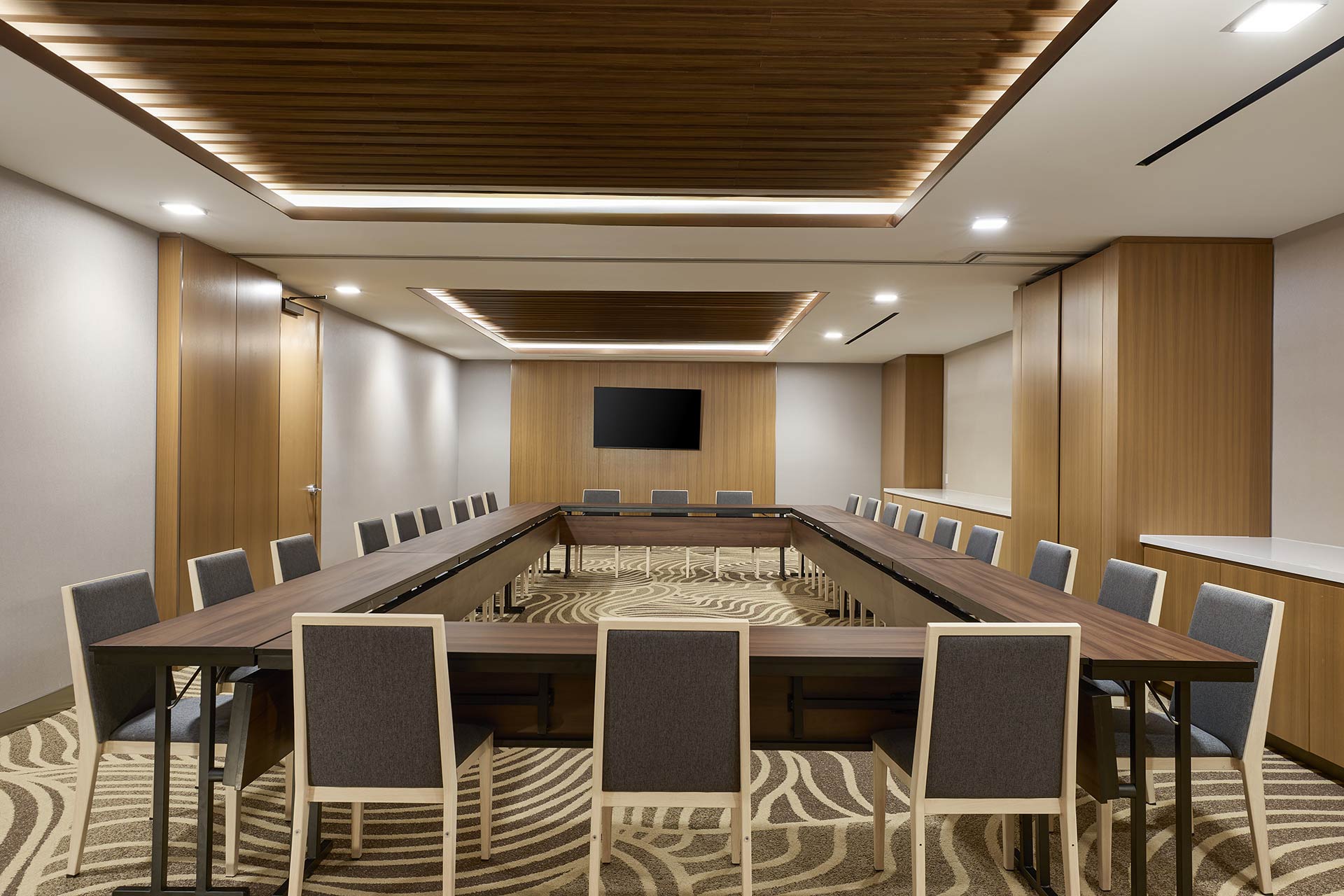 Meeting-Room-Westin-Flushing-LaGuardi-NYC-Photo-Isaac-Maiselman.jpg