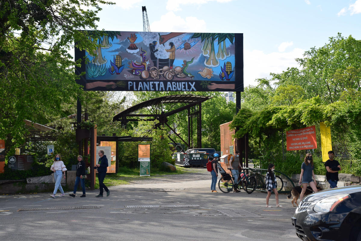 billboard-retablo-socrates-sculpture-park-courtesy