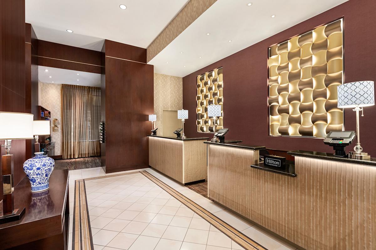 doubletree-financial-district-lower-manhattan-nyc-vrx-front-desk