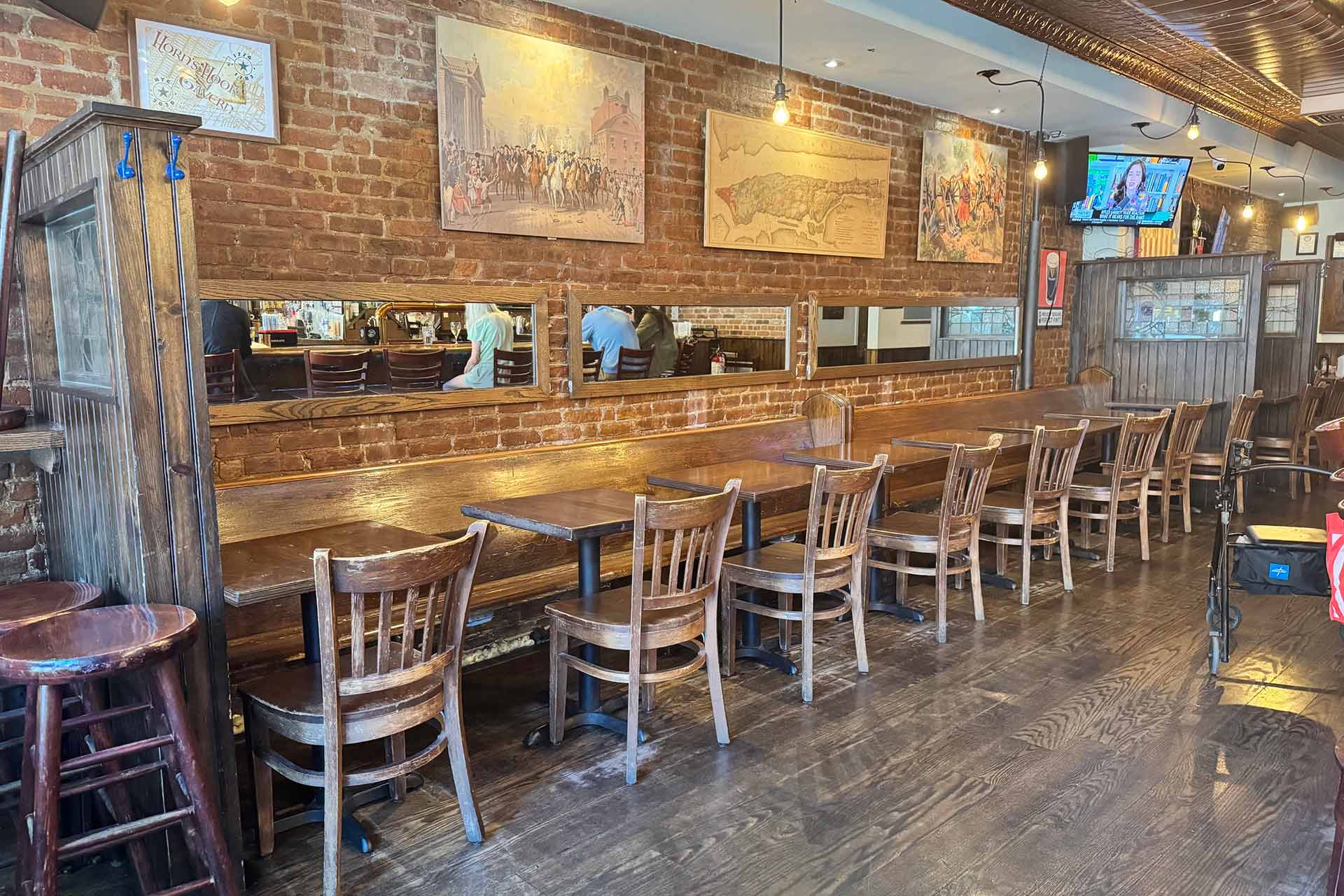 Horn-s-Hook-Tavern-Manhattan-NYC-Courtesy-2.jpg