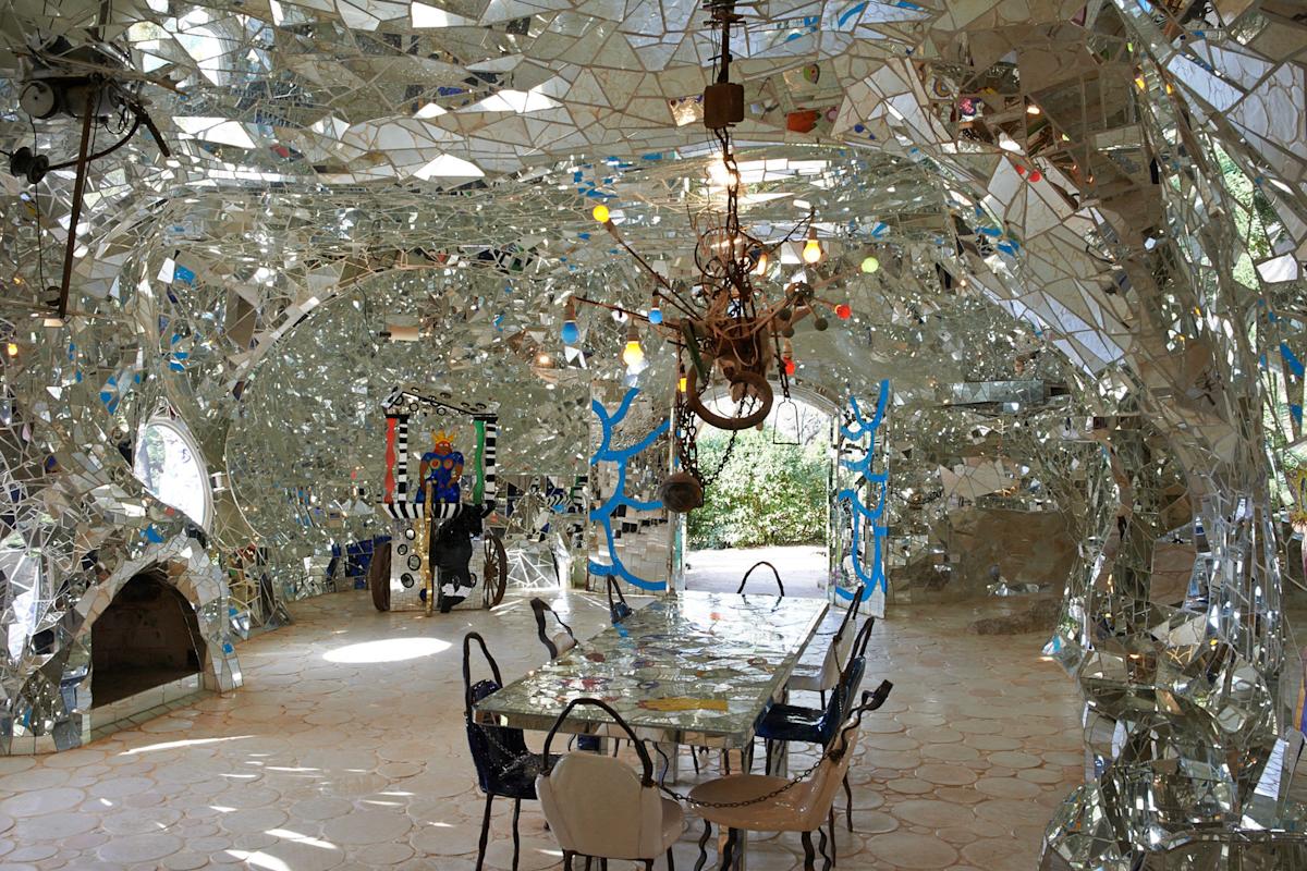 Niki de Saint Phalle. Interior view of Empress, Tarot Garden, Garavicchio, Italy &copy;2020 FONDANZIONE IL GIARDINO DEI TAROCCHI. Photo: Peter Granser