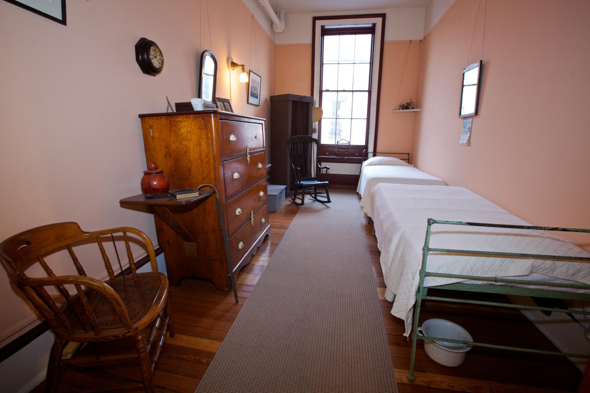 the-noble-maritime-collection-sailors-snug-harbor-dormitory-room-photo-by-michael-mcweeney
