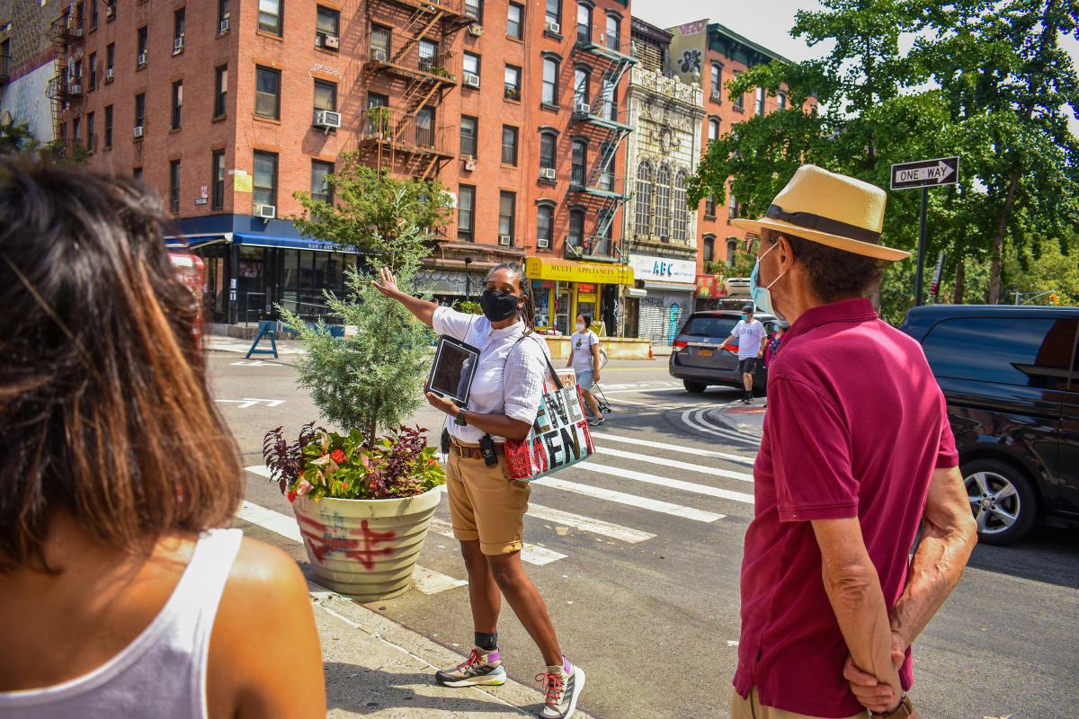 tenement-museum-walking-tour-02-les-manhattan-nyc-courtesy