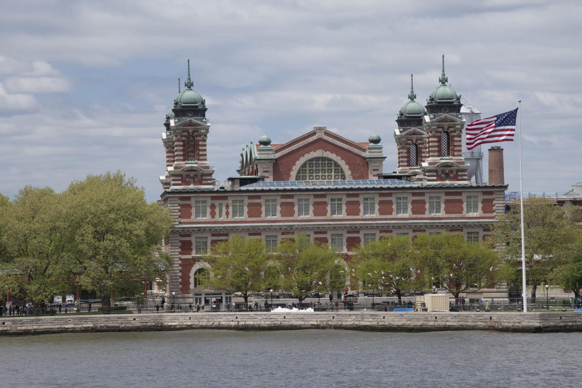 ellis-island-03-julienne-schaer