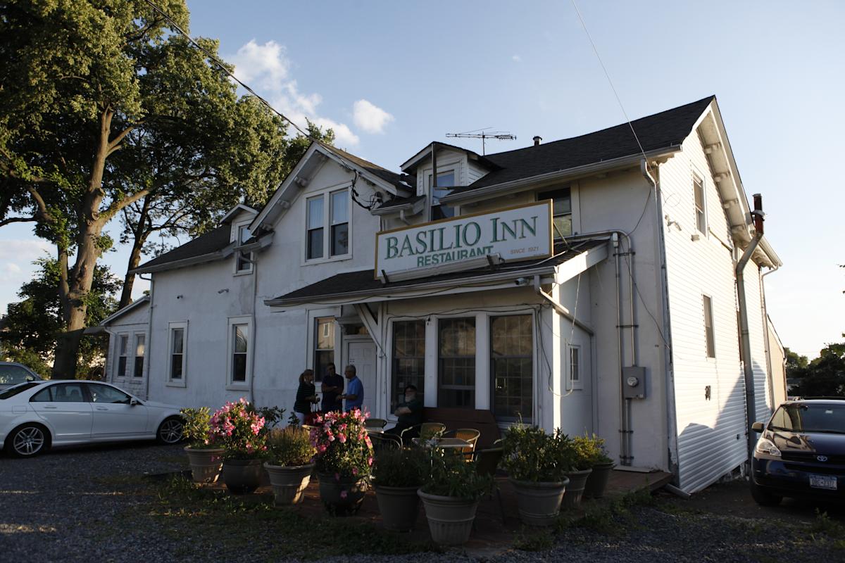 Basilio Inn, exterior