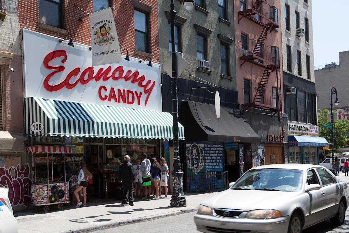 economy-candy-les-manhattan-nyc-new-store-front(1)