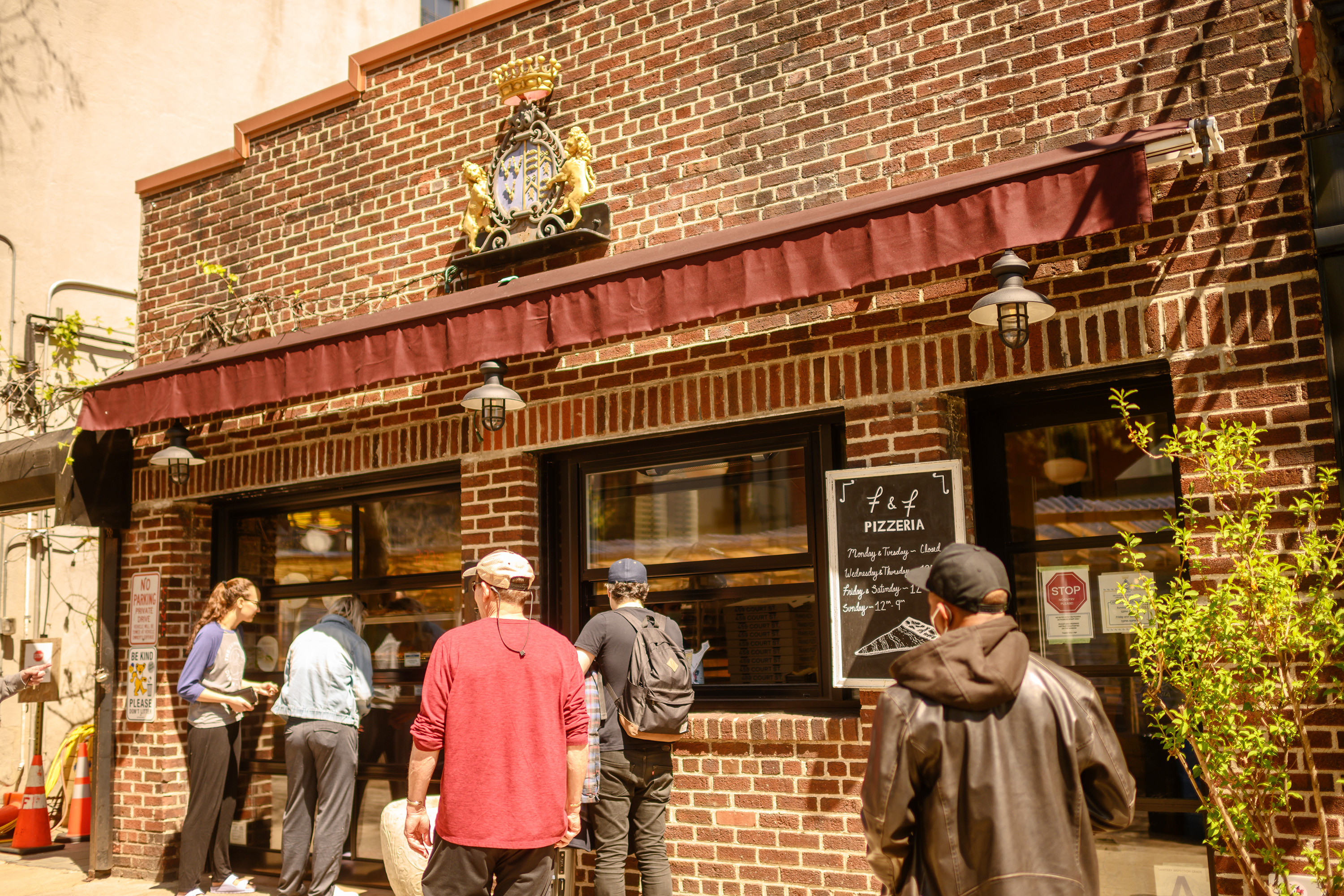 f_f_pizzeria_exterior_2_photographer_daniel_krieger