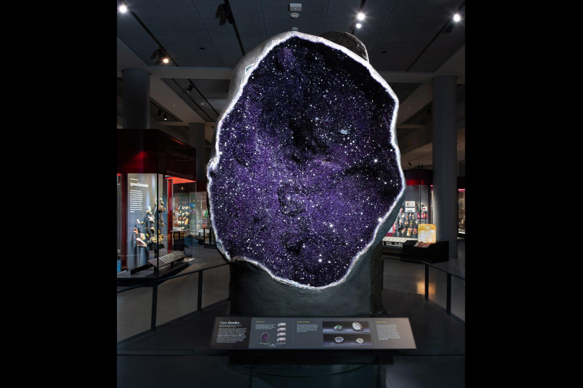 amnh-hall-of-gems-mignone_halls_of_gems_and_minerals_df_201013_1766b_