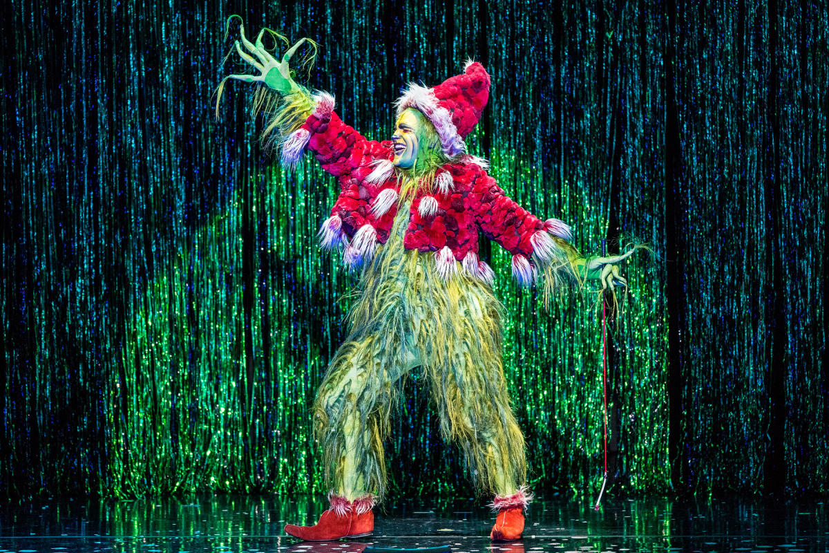 the-grinch-how-the-grinch-stole-christmas-manhattan-nyc-courtesy-hulu-theater-madison-square-garden_