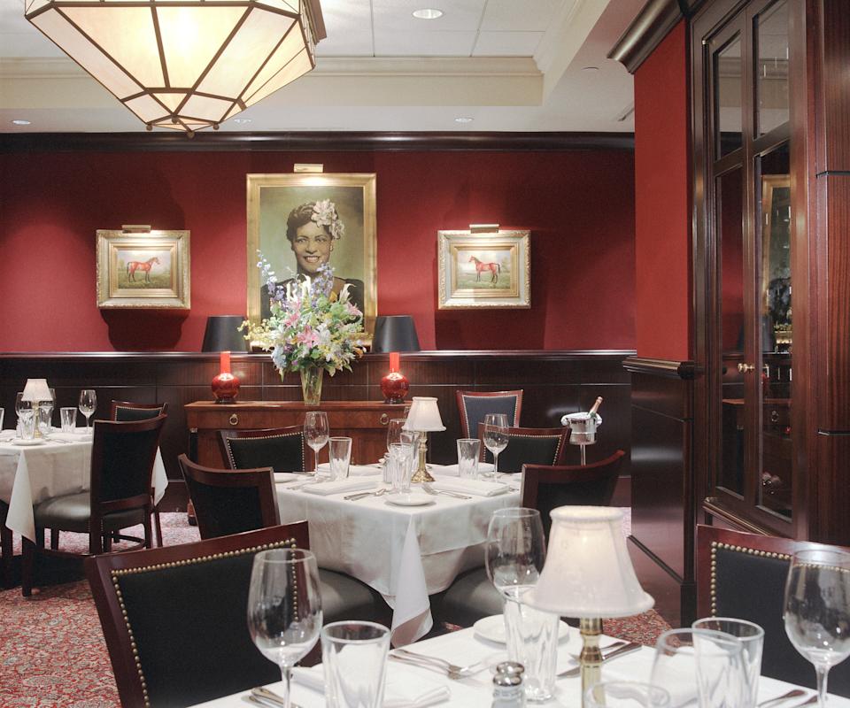 The Capital Grille Chrysler Center, dining room