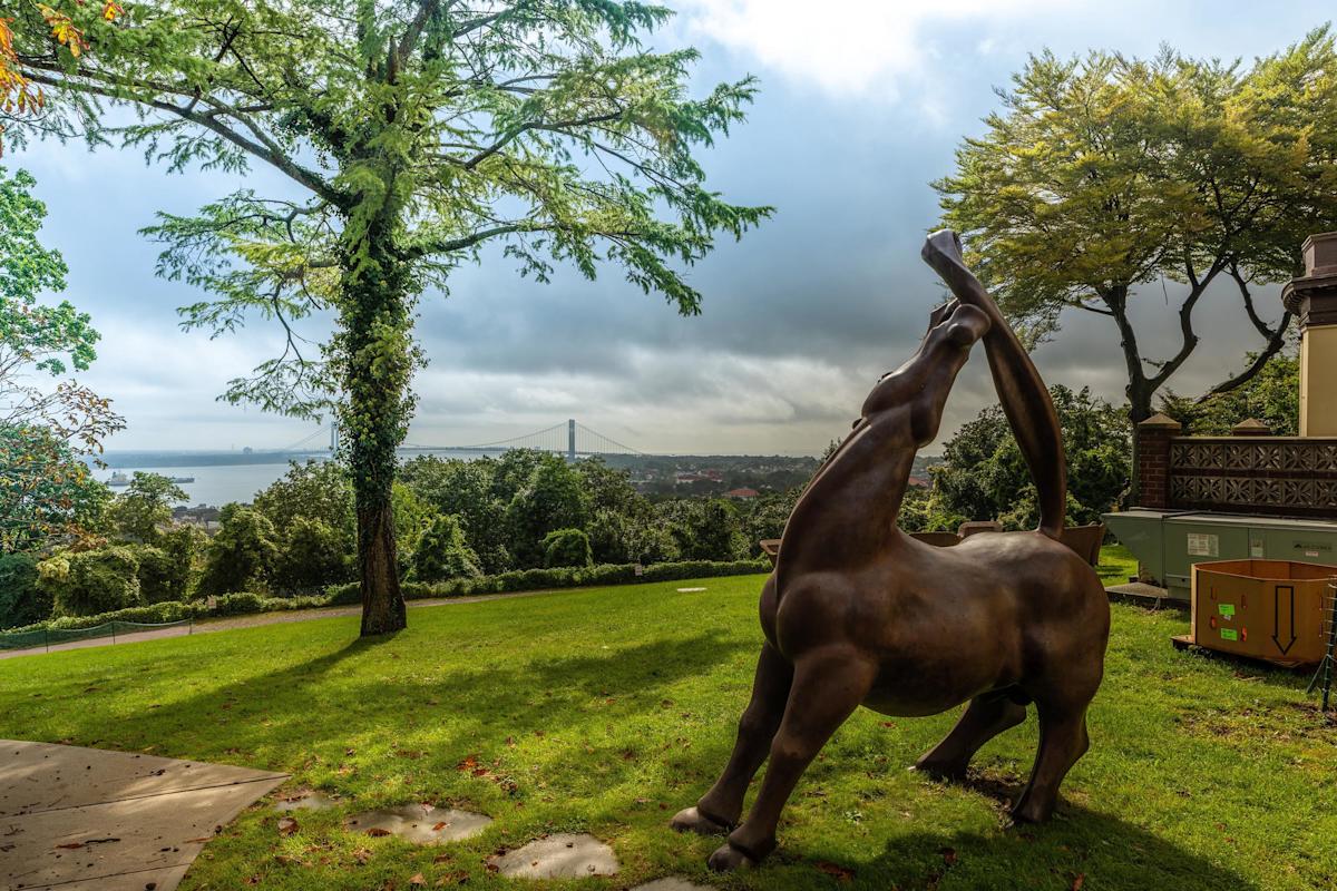 Statue, Casa Belvedere, Staten Island, NYC