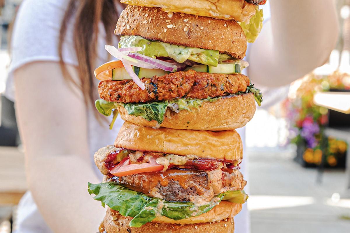 rw-to-go_bareburger---columbus-ave_759deec4-5056-a36f-23779257fd41690a-759dedb75056a36_759def3a-5056-a36f-23eff0c42cf50512