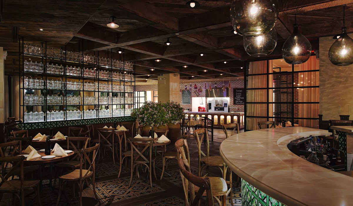 Dish or dining room at Maiella
