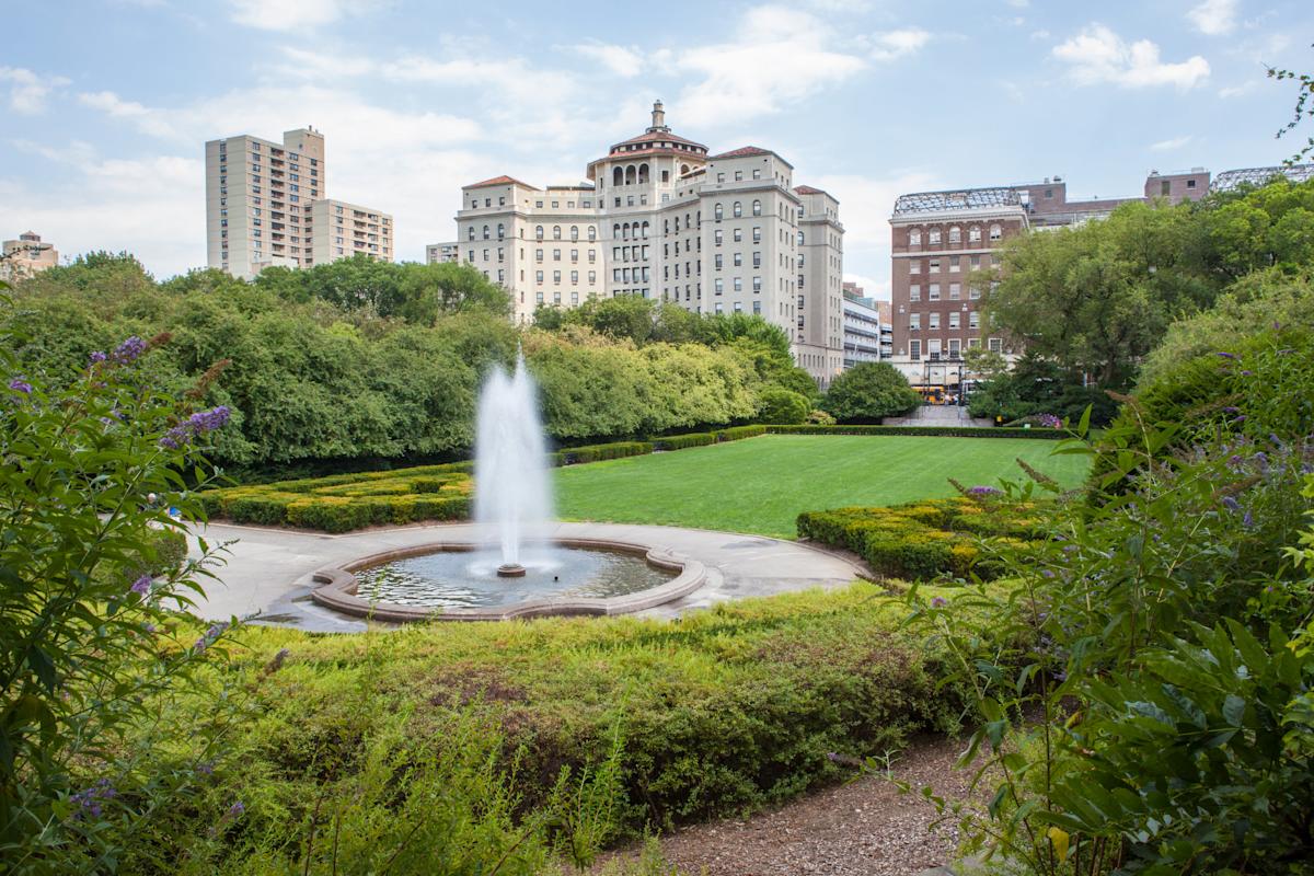 central-park-conservatory-garden-marley-white-7940