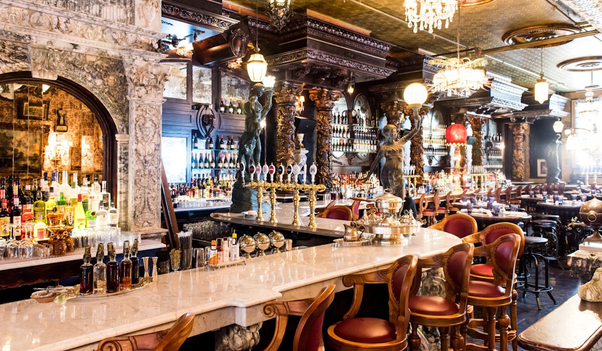 Dish or dining room at Oscar Wilde