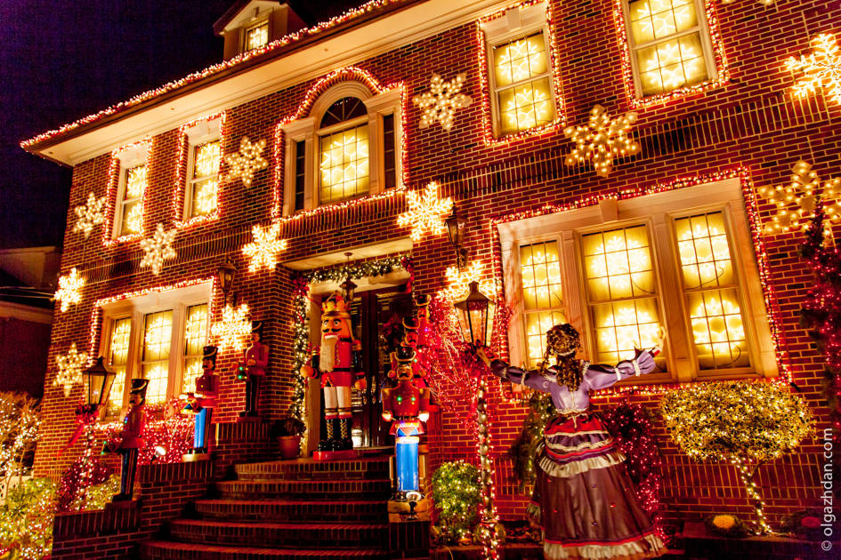 How to visit Dyker Heights Christmas lights in NYC - Hellotickets