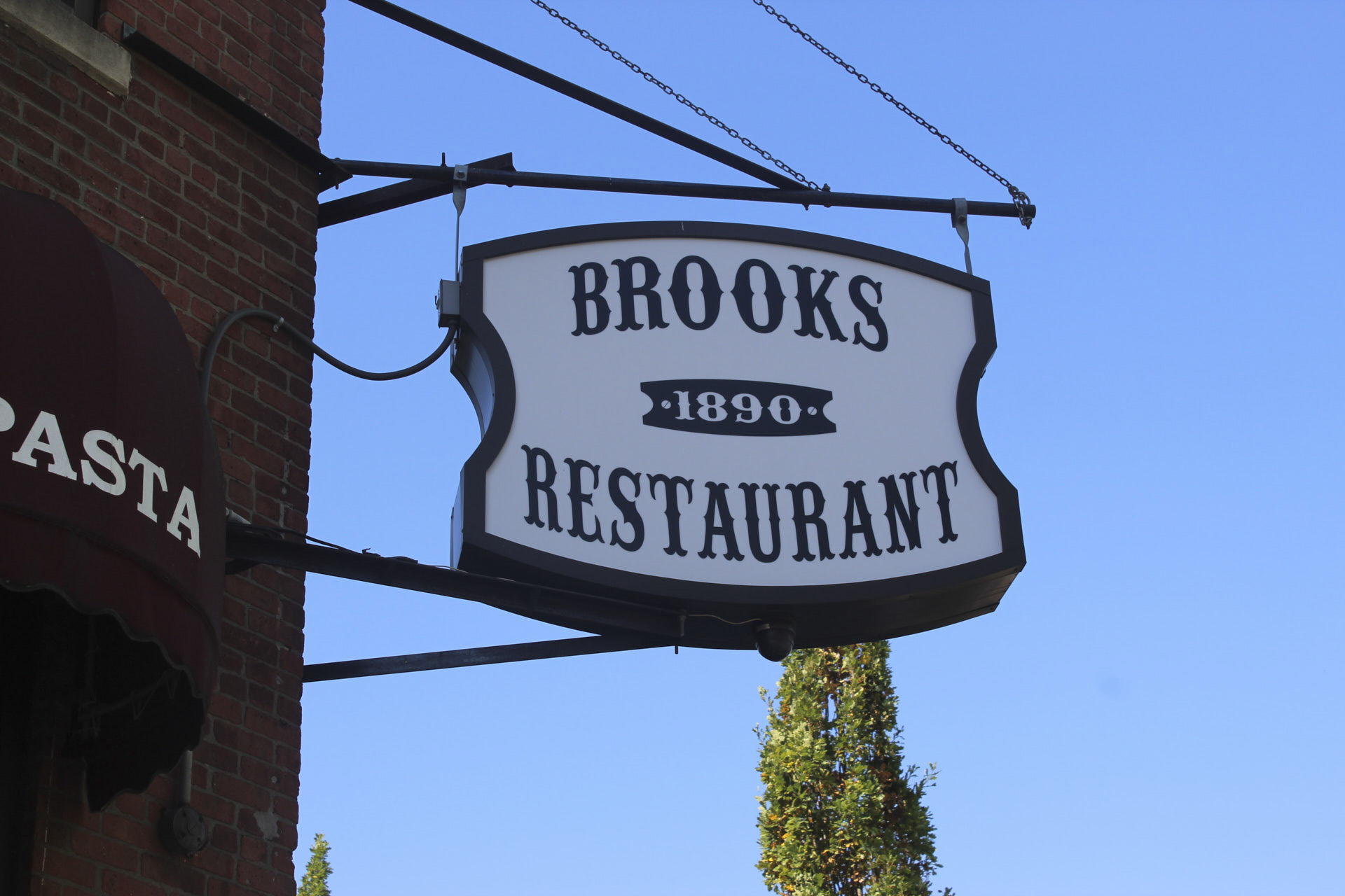 Brooks-Restaurant-LIC-NYC-Photo-Courtesy-Long-Island-City-Partnership-2.jpg