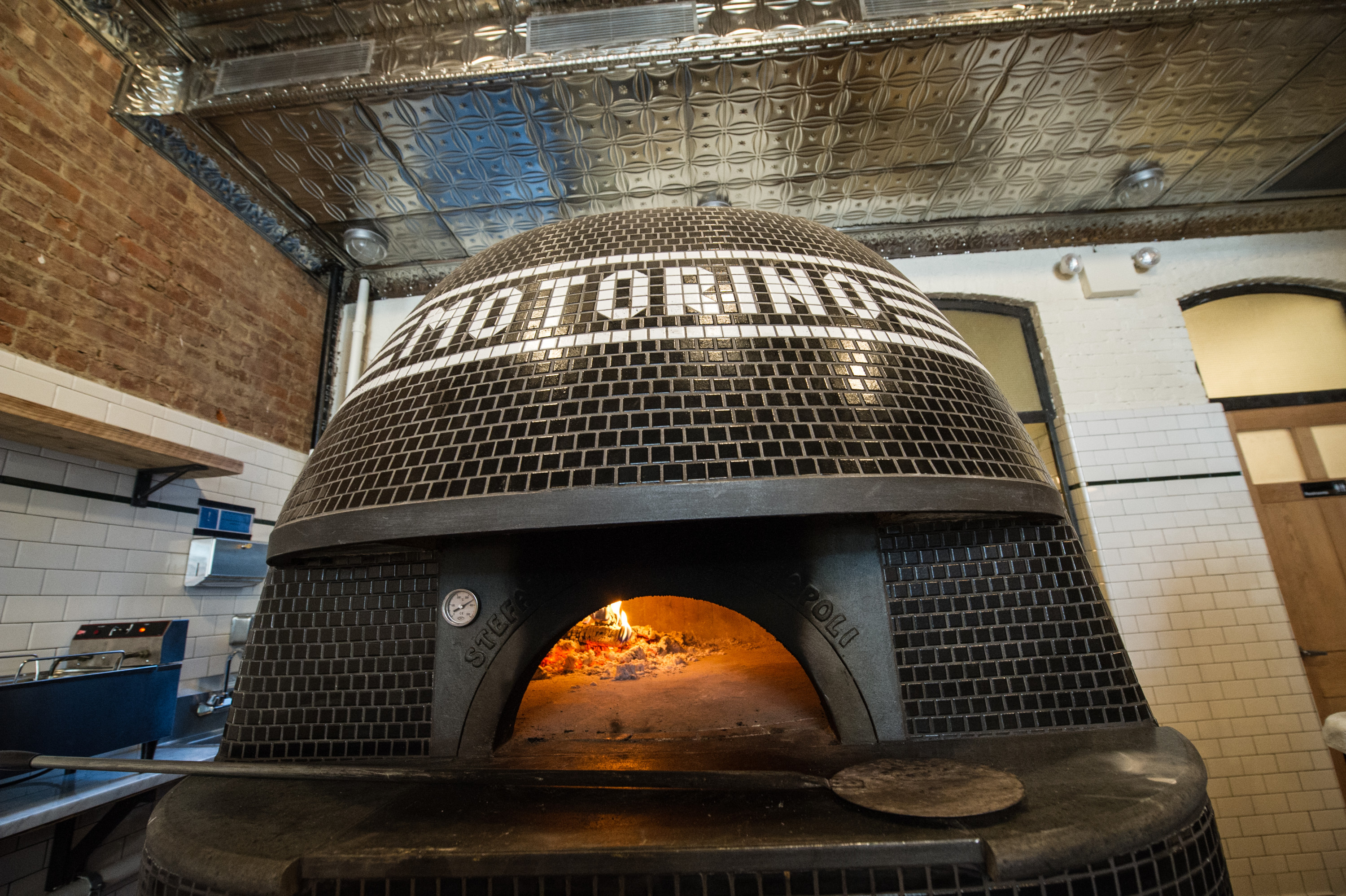 Motorino-brooklyn-Pizza-Oven_BD87C66C-0024-4262-933859F0921A4407_e1b238a9-78bf-49af-b48e9768ecd3fd18