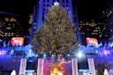 new-rockefellertreelighting_holiday_midtown_manhattan_nyc_credit_dianebondareff_and_ap_images_for_tishmanspeyer_(1)-2