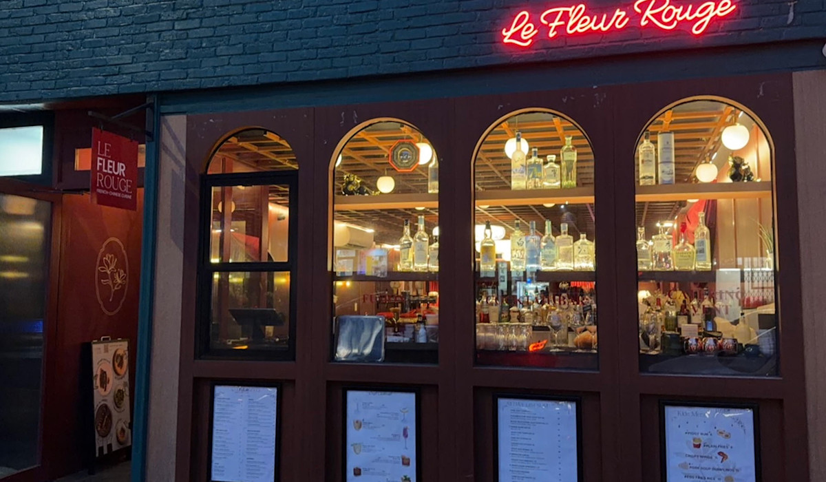 Dish or dining room at La Fleur Rouge