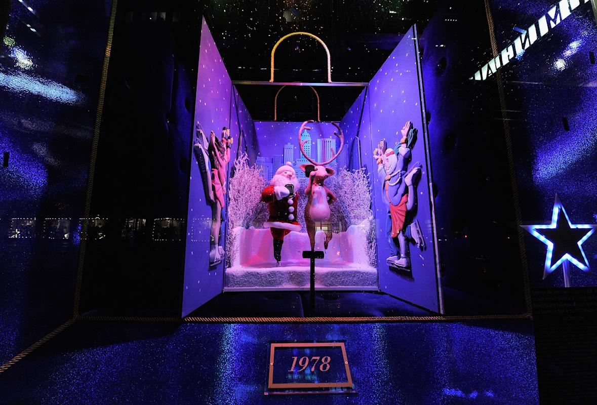 christmas window display, Bloomingdale's