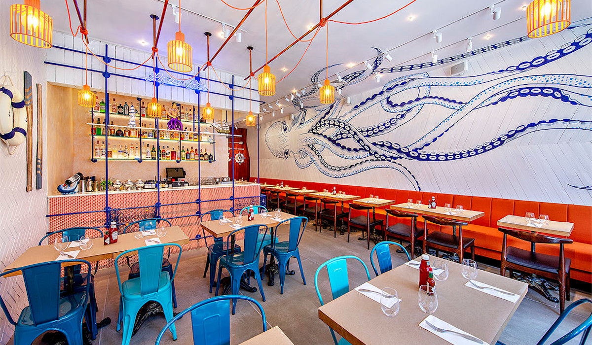 Dish or dining room at Aqua Boil