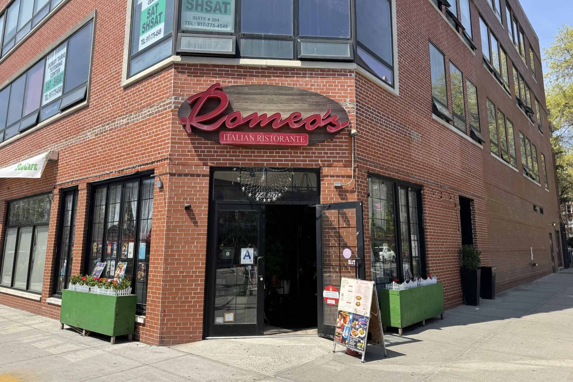 Romeos-Italian-Restaurant-Manhattan-NYC-Courtesy.jpg