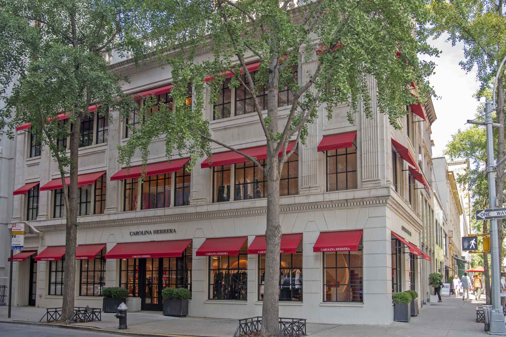 luxury avenue carolina herrera tienda en linea Madison Avenue Tiendas Carolina Herrera Essential Madison Avenue Shopping  High-end Shopping, Luxury NYC