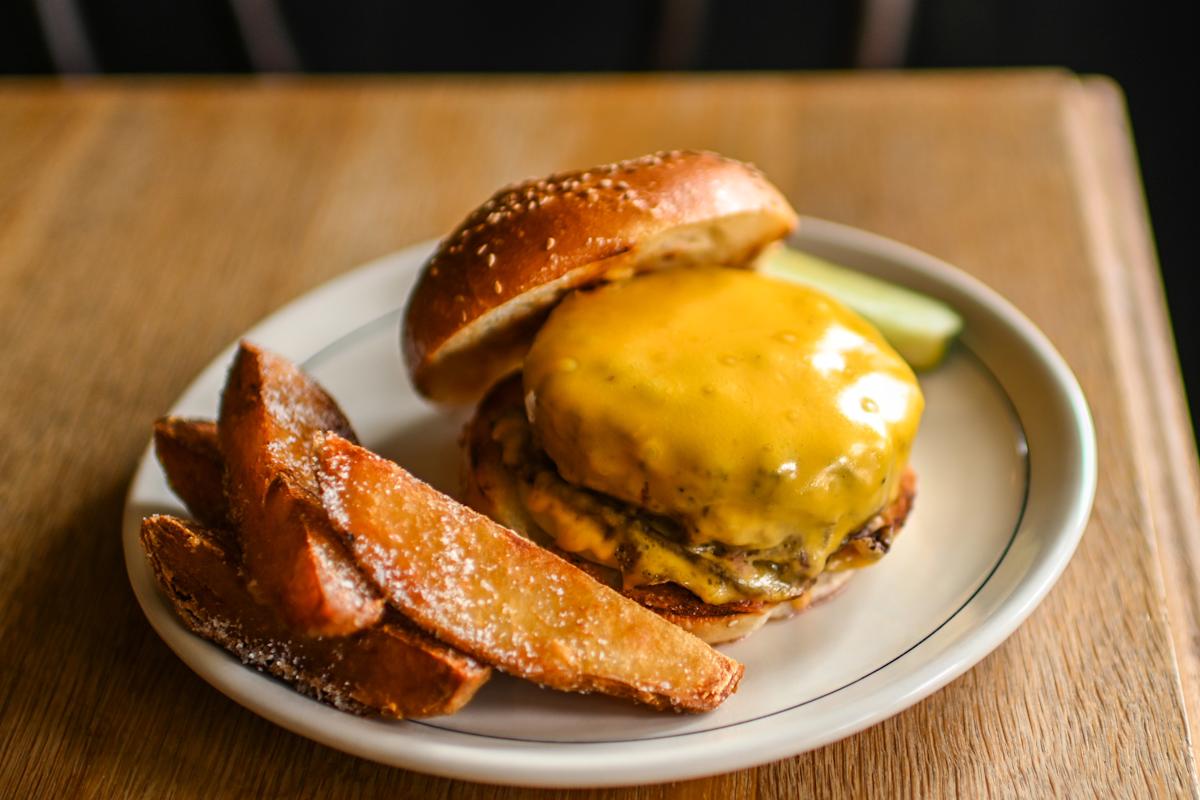 red-hook-tavern-brooklyn-nyc-redhook-tavern-burger-1001