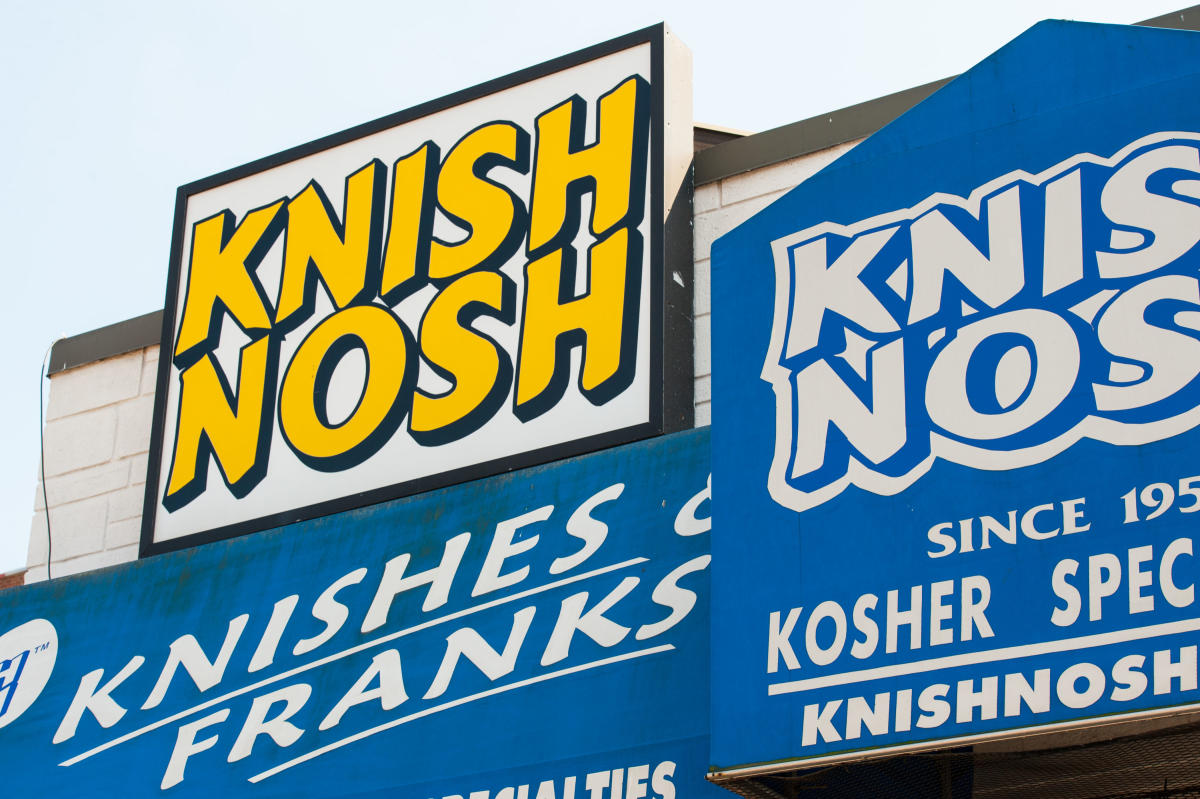 Knish Nosh, sign