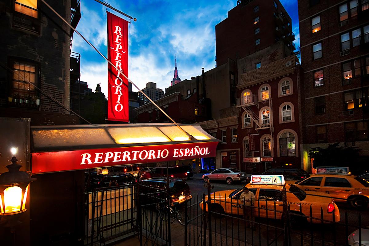 repertorio-espanol-flatiron-manhattan-nyc-965087463_michael-j